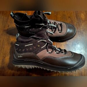 NWOT Jambu Ladies hiking boots size 8.5